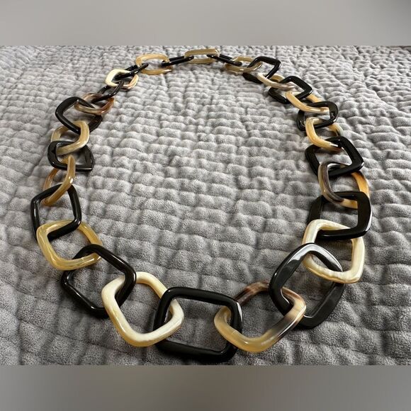 Elegant Black and Cream Chain Necklace
Chunky Horn Link Necklace – 15” - Picture 9 of 17
